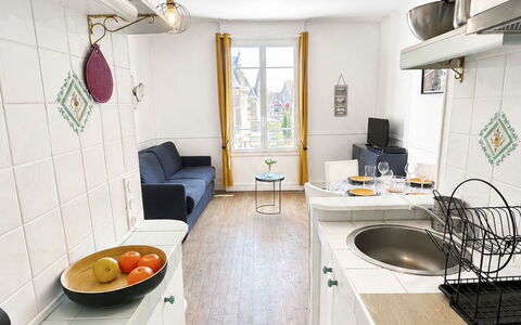 Deauville-Trouville 642: Gulvbelægning, Countertop, Indretning, Køkken, Møbel, Etage, Cabinetry, Større Bandage, Køkken Apparat, Køkkenvask