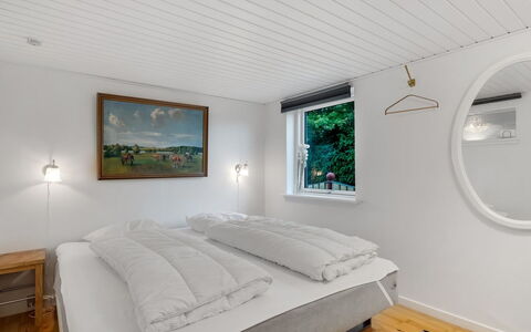 Stefanka - 225M from the Sea: Seng, Soveværelse, Væg, Indretning, Loft, Træ, Gulvbelægning, Etage, Sengetøj, Sengetøj