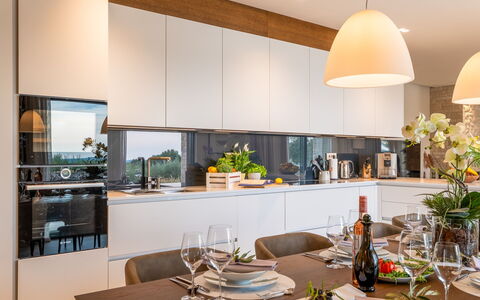 Christall: Indretning, Møbel, Køkken, Countertop, Lysarmatur, Loft, Gulvbelægning, Belysning, Hjem, Køkken & Spisebord