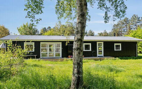 Iliane - 450M from the Sea: Træ, Tag, Arkitektur, Hjem, Hus, Sommerhus, Sidespor, Hårdttræ, Hældning, Estate