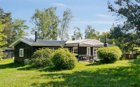 Iliane - 450M from the Sea: Træ, Tag, Arkitektur, Hjem, Hus, Sommerhus, Sidespor, Hårdttræ, Hældning, Estate