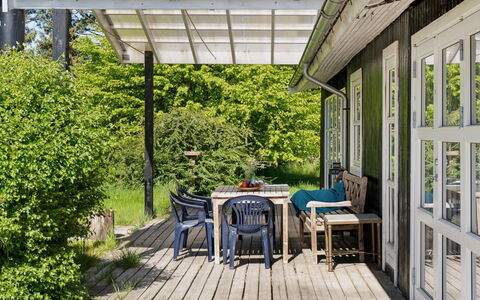 Iliane - 450M from the Sea: Træ, Tag, Arkitektur, Hjem, Hus, Sommerhus, Sidespor, Hårdttræ, Hældning, Estate