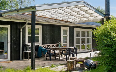 Iliane - 450M from the Sea: Træ, Tag, Arkitektur, Hjem, Hus, Sommerhus, Sidespor, Hårdttræ, Hældning, Estate