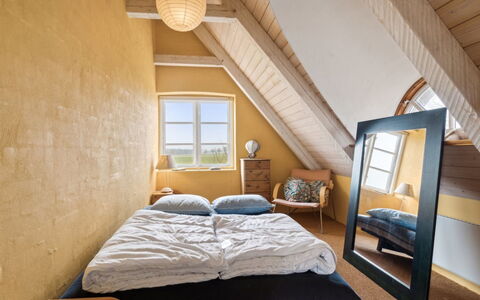 Herlek - 450M from the Sea: Soveværelse, Seng, Møbel, Etage, Træ, Gulvbelægning, Indretning, Sengetøj, Sengetøj, Loft