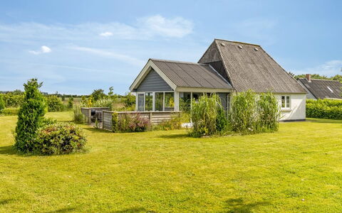 Thrine - 24Km from the Sea: Møbel, Indretning, Gulvbelægning, Etage, Loft, Værelse, Stol, Bord, Lejlighed, Køkken & Spisebord