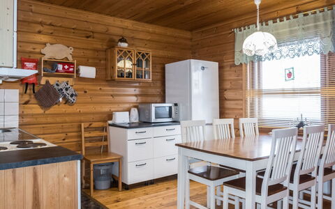 Aarnitupa: Træ, Møbel, Køkken, Loft, Indretning, Gulvbelægning, Cabinetry, Countertop, Etage, Hjem