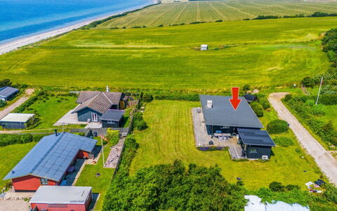 Niesina - 100M from the Sea: Indretning, Loft, Lejlighed, Gulvbelægning, Møbel, Etage, Værelse, Belysning, Hjem, Couch
