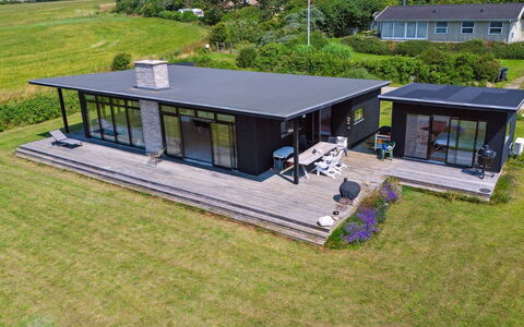 Niesina - 100M from the Sea: Indretning, Loft, Lejlighed, Gulvbelægning, Møbel, Etage, Værelse, Belysning, Hjem, Couch