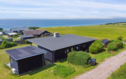 Niesina - 100M from the Sea: Indretning, Loft, Lejlighed, Gulvbelægning, Møbel, Etage, Værelse, Belysning, Hjem, Couch