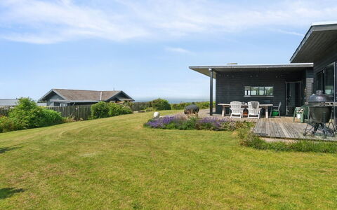 Niesina - 100M from the Sea: Indretning, Loft, Lejlighed, Gulvbelægning, Møbel, Etage, Værelse, Belysning, Hjem, Couch