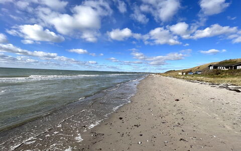 Niesina - 100M from the Sea: Indretning, Loft, Lejlighed, Gulvbelægning, Møbel, Etage, Værelse, Belysning, Hjem, Couch