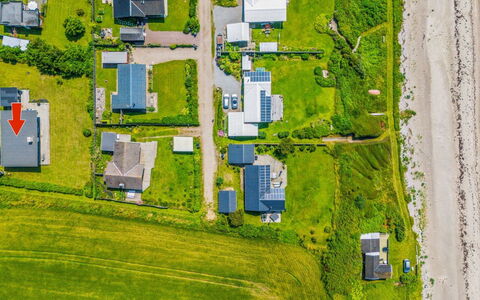 Niesina - 100M from the Sea: Træ, Tag, Arkitektur, Hjem, Hus, Sommerhus, Sidespor, Hårdttræ, Hældning, Estate