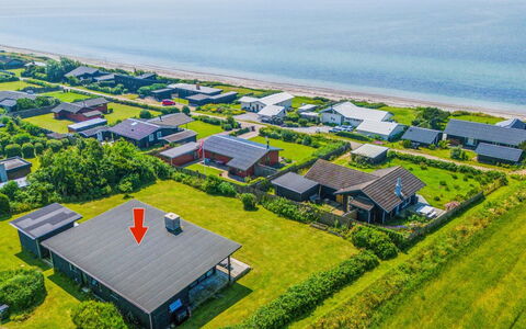 Niesina - 100M from the Sea: Træ, Tag, Arkitektur, Hjem, Hus, Sommerhus, Sidespor, Hårdttræ, Hældning, Estate