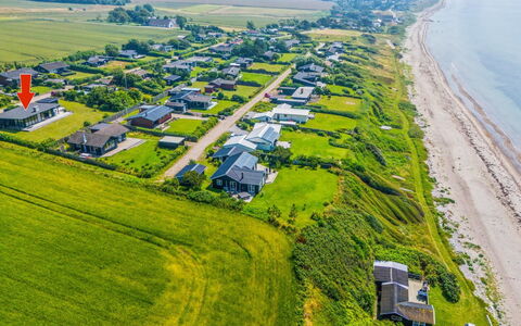 Niesina - 100M from the Sea: Træ, Tag, Arkitektur, Hjem, Hus, Sommerhus, Sidespor, Hårdttræ, Hældning, Estate