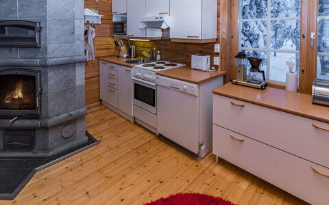 Pohjaslahdentie 17 B: Træ, Køkken, Hjem, Køkken Apparat, Sommerhus, Countertop, Komfur, Større Bandage, Komfur, Cabinetry