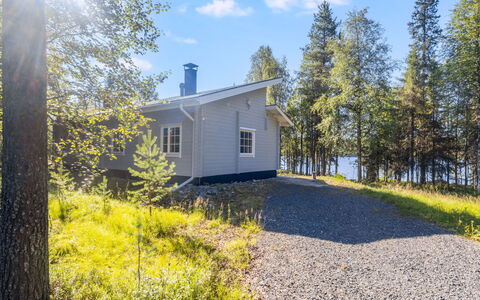 Pohjaslahdentie 17 B: Træ, Hus, Sommerhus, Hjem, Land Lot, Tag, Sidespor, Lærk, Estate