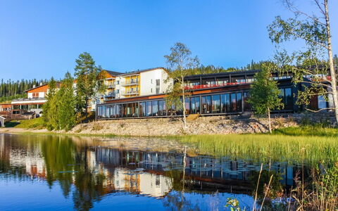 Sun&Skivillas 5. (3Mh): Svømmepøl, Udvej, Udendørs Møbler, Design, Skygge, Landscaping, Hotel, Water Feature, Eco Hotel