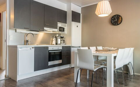 Sun&Skivillas 5. (3Mh): Svømmepøl, Udvej, Udendørs Møbler, Design, Skygge, Landscaping, Hotel, Water Feature, Eco Hotel