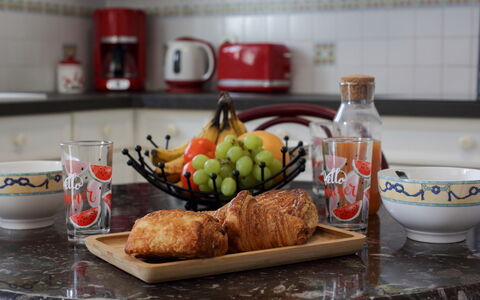 Les Pêcheries: Mad, Bordservice, Tallerkner, Bord, Ingrediens, Plade, Serveware, Countertop