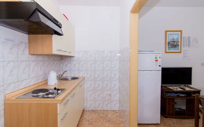 Slanada 183.4: Cabinetry, Bygning, Møbel, Countertop, Håndvask, Køkken, Træ, Indretning, Skuffe, Komfur