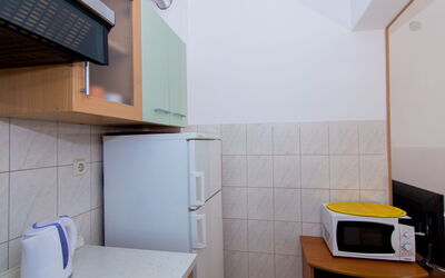 Slanada 183.6: Ejendom, Møbel, Bygning, Træ, Indretning, Computer Desk, Etage, Bord, Gulvbelægning, Køkken
