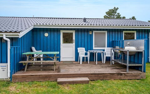 Conny - 350M from the Sea: Tag, Hus, Hjem, Sommerhus, Dør, Sidespor, Dæk, Veranda, Planke, Hårdttræ