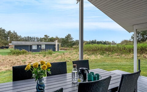 Conny - 350M from the Sea: Tag, Hus, Hjem, Sommerhus, Dør, Sidespor, Dæk, Veranda, Planke, Hårdttræ