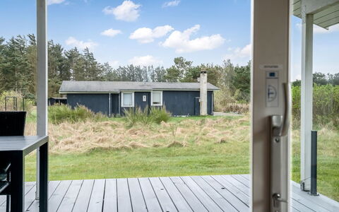 Conny - 350M from the Sea: Tag, Hus, Hjem, Sommerhus, Dør, Sidespor, Dæk, Veranda, Planke, Hårdttræ
