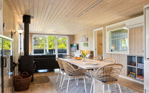 Melvin - 700M from the Sea: Tag, Hus, Hjem, Sommerhus, Sidespor, Estate, Indkørsel, Garden Bygninger, Gård, Skur