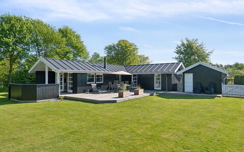 Melvin - 700M from the Sea: Tag, Hus, Hjem, Sommerhus, Sidespor, Estate, Indkørsel, Garden Bygninger, Gård, Skur