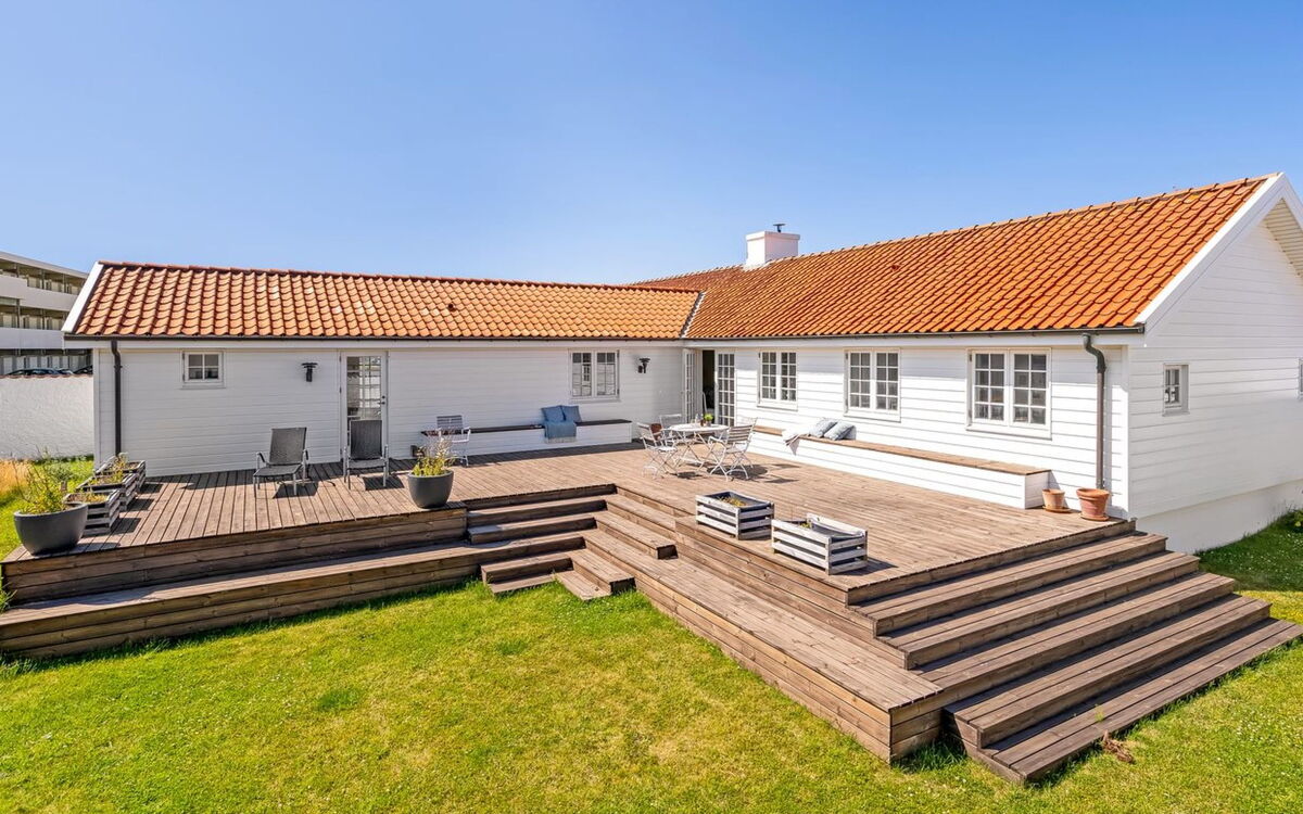 Jeppe - 200M from the Sea