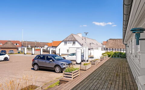 Jeppe - 200M from the Sea: Loft, Gulvbelægning, Indretning, Etage, Kompositmateriale, Møbel, Udvej, Hotel, Design, Dagslys