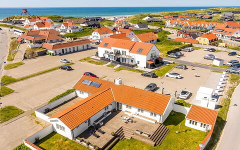 Jeppe - 200M from the Sea: Loft, Gulvbelægning, Indretning, Etage, Kompositmateriale, Møbel, Udvej, Hotel, Design, Dagslys