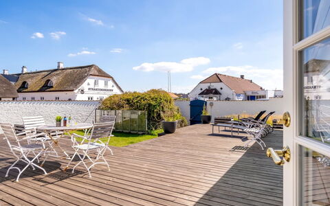 Jeppe - 200M from the Sea: Loft, Gulvbelægning, Indretning, Etage, Kompositmateriale, Møbel, Udvej, Hotel, Design, Dagslys