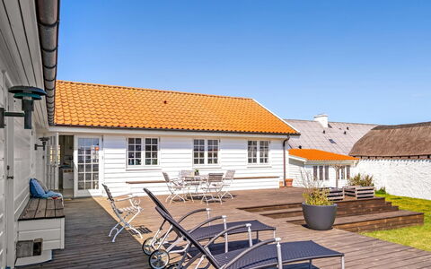 Jeppe - 200M from the Sea: Loft, Gulvbelægning, Indretning, Etage, Kompositmateriale, Møbel, Udvej, Hotel, Design, Dagslys