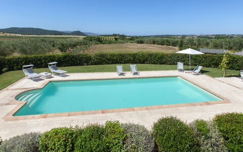 Villa Sant'andrea: Vand, Himmel, Ejendom, Svømmepøl, Plante, Bygning, Rektangel, Skygge, Land Lot, Fritid