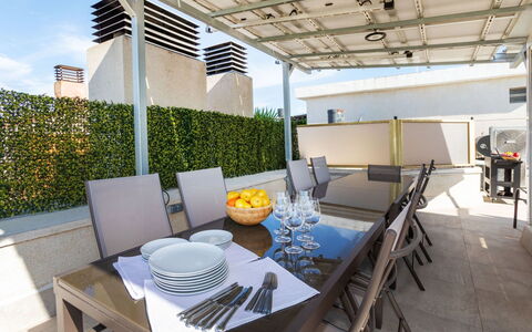 Luxury Atic Cambrils: Plante, Bygning, Himmel, Vindue, Træ, Hus, Land Lot, Kvarter, Urban Design, Boligområde