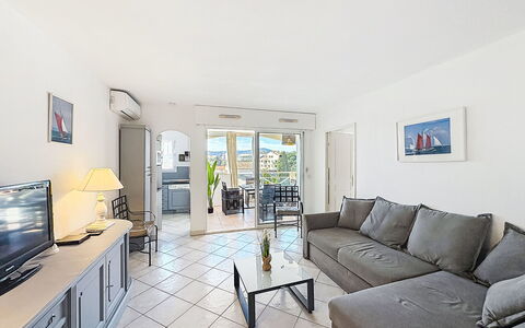 Les Calanques D'Azur: Møbel, Couch, Lejlighed, Bord, Etage, Stue, Stol, Køkken & Spisebord, Loft