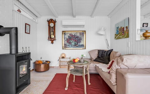 Sylvia - 450M from the Sea: Tag, Hjem, Dør, Sommerhus, Skygge, Sidespor, Gård, Estate, Backyard