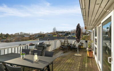 Sylvia - 450M from the Sea