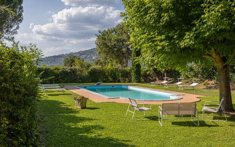 Villa Marconi: Vand, Plante, Sky, Himmel, Svømmepøl, Skygge, Træ, Udendørs Møbler, Stol, Bord