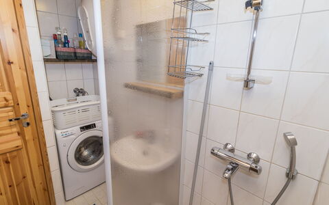 Kelovalta 1B: Sanitærarmatur, Gulvbelægning, Etage, Badeværelse, Indretning, Vvs, Bruser, Værelse, Toilet, Tap