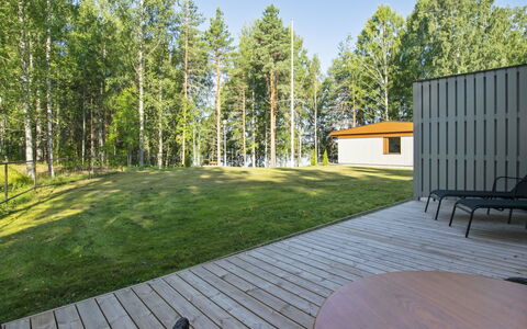 Mäntyranta 1: Græs, Træ, Land Lot, Have, Landscaping, Skygge, Lawn, Gård, Garden Bygninger, Hårdttræ