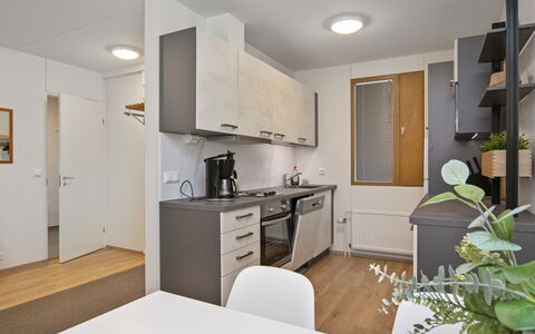 Mäntyranta 1: Køkken, Møbel, Countertop, Indretning, Køkken Apparat, Gulvbelægning, Større Bandage, Cabinetry, Træ, Etage