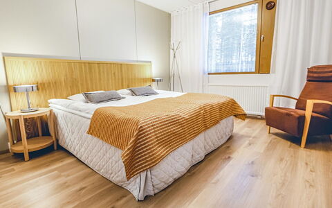 Mäntyranta 4: Svømmepøl, Udvej, Udendørs Møbler, Design, Skygge, Landscaping, Hotel, Water Feature, Eco Hotel