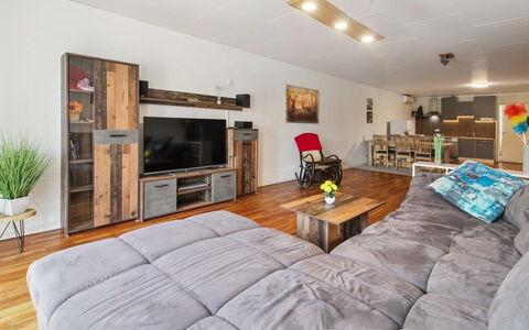 Ilsabe - 25Km from the Sea: Loft, Gulvbelægning, Indretning, Etage, Kompositmateriale, Møbel, Udvej, Hotel, Design, Dagslys
