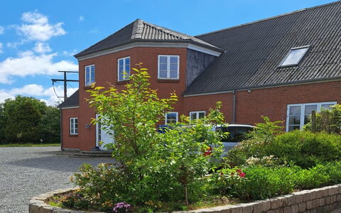 Ilsabe - 25Km from the Sea: Loft, Gulvbelægning, Indretning, Etage, Kompositmateriale, Møbel, Udvej, Hotel, Design, Dagslys