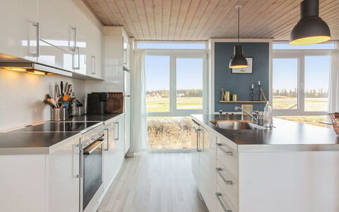 Truls - 700M from the Sea: Træ, Køkken, Hjem, Countertop, Lejlighed, Trægulve, Hårdttræ, Cabinetry, Bejdse, Planke