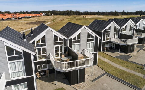 Truls - 700M from the Sea: Boligområde, Hjem, Arkitektur, Tag, Hus, Estate, Sommerhus, Forstad, Sidespor, Mansion
