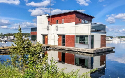 Villa Joutseno: Svømmepøl, Udvej, Udendørs Møbler, Design, Skygge, Landscaping, Hotel, Water Feature, Eco Hotel